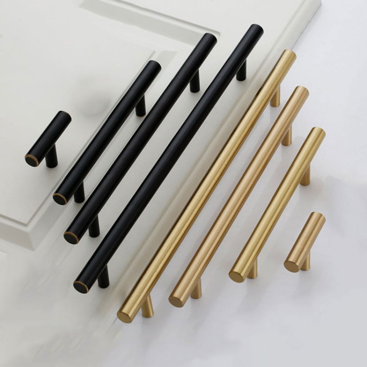 Möbelgriff Poza – T-Bar-Griff in Schwarz oder Gold, im industriellen und modernen Stil. Ideal für Küchenmöbel, Schubladen und Kommoden, erhältlich als T-Bar sowie in 96, 128 und 160 mm – egriffe.de