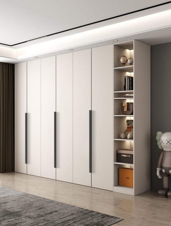 Möbelgriff Bonito – aufliegender Aluminiumgriff mit Frontmontage in Schwarz oder Champagnergold. Größen 160, 192, 256, 480 und 960 mm. Ideal für Küche, Schränke, Schubladen und Garderobe – egriffe.de