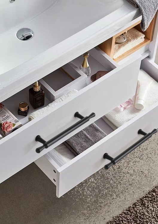 Möbelgriff Grava – T-Bar-Griff in Mattschwarz oder glänzendem Gold, erhältlich als Knopf sowie in 96, 128 und 192 mm. Ideal für Küchenschränke, Kommoden und Garderoben – egriffe.de