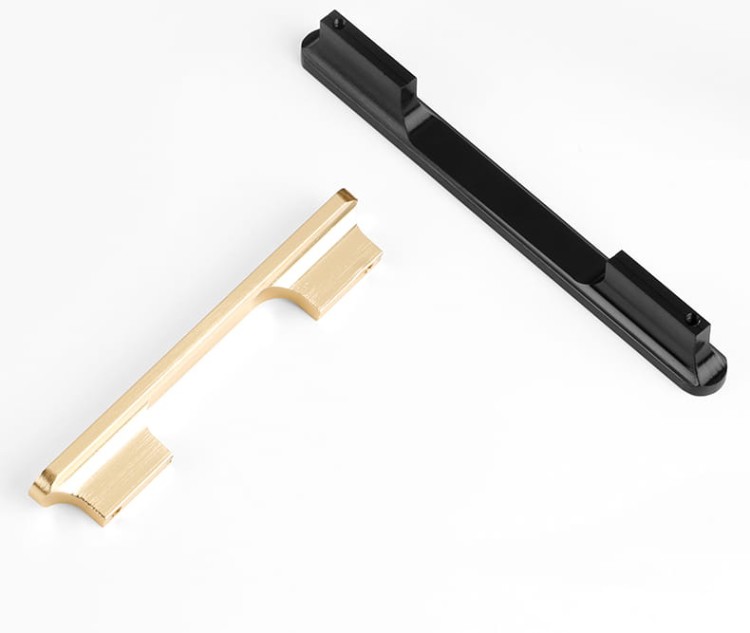 Möbelgriff Novo – klassischer Aufsatzgriff in Schwarz oder gebürstetem Gold, Größen 96–768 mm. Im modernen Glamour-Stil, für Küchenschränke, Kommoden und Schreibtische – egriffe.de