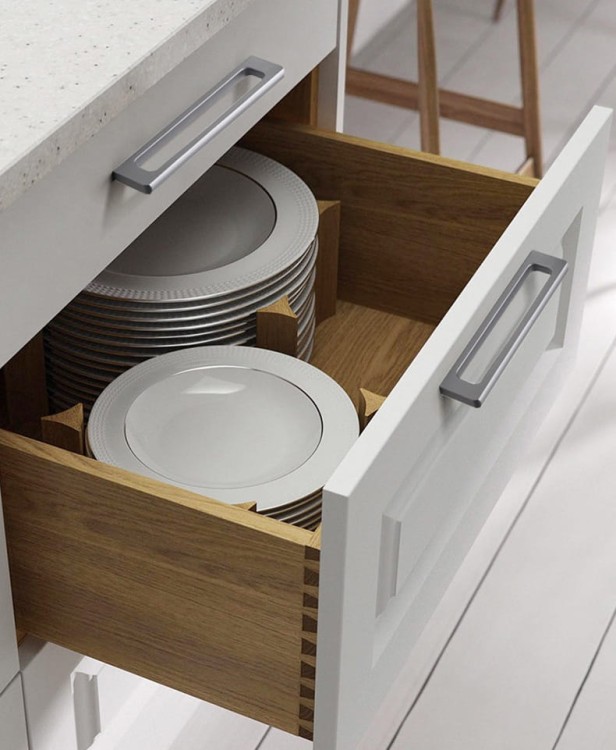 Möbelgriff Barra – moderner durchbrochener Griff in gebürstetem Kaffeegold, Grau und Schwarz. Größen 96, 128 und 160 mm, für Küchen- und Badmöbel, Schränke und Kommoden – egriffe.de