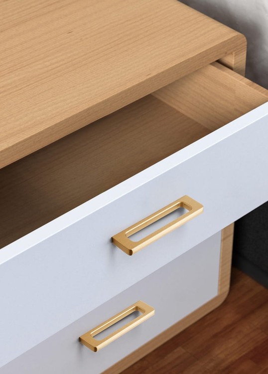 Möbelgriff Barra – moderner durchbrochener Griff in gebürstetem Kaffeegold, Grau und Schwarz. Größen 96, 128 und 160 mm, für Küchen- und Badmöbel, Schränke und Kommoden – egriffe.de