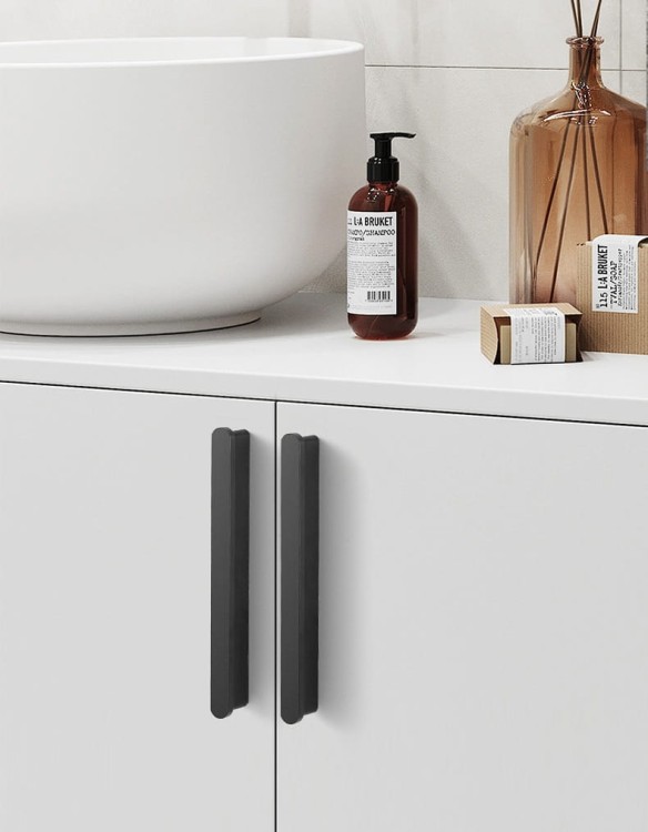 Möbelgriff Ema – Eck-Kantengriff in Schwarz, Gold oder gebürstetem Grau. Größen 96–960 mm, ideal für Küchenschränke, Schubladen, Kommoden und Badmöbel – egriffe.at