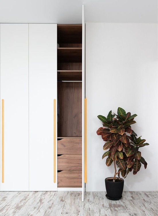 Möbelgriff Terra – moderner minimalistischer Griff in Gold oder gebürstetem Grau. Größen 96, 128, 192, 320, 768 und 960 mm. Für Küchen- und Badschränke sowie Schubladen – egriffe.de