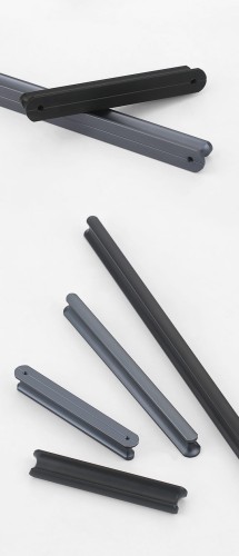 Möbelgriff Tonta – moderner Griff in Schwarz oder Grau, erhältlich in 96, 128, 160, 320, 576 und 960 mm. Für Küchen, Schränke, Schubladen, Kommoden, Bad- und Büromöbel – egriffe.de