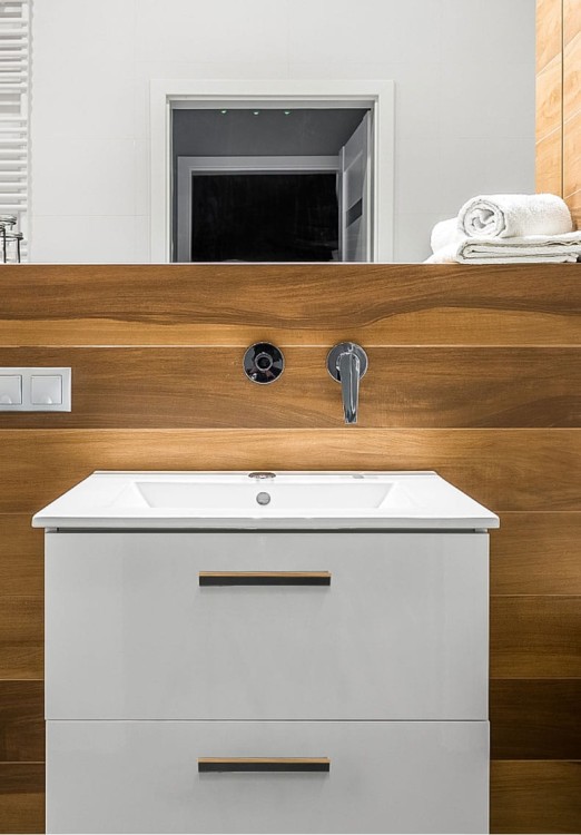 Möbelgriff Elena – schwarzer Kantengriff mit elegantem goldenem Akzent, erhältlich in 96, 128, 192, 320, 546 und 960 mm. Ideal für moderne Küchen, Bäder, Garderoben und Büromöbel – egriffe.de