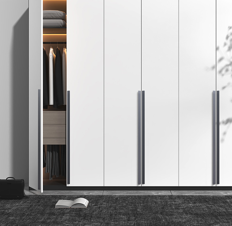 Möbelgriff Fargo – Kantengriff in gebürstetem Gold, gebürstetem Schwarz und gebürstetem Grau. Größen 96, 128, 192, 320 und 800 mm, im Loft-, Modern-, Skandi- und Industrial-Stil – egriffe.de