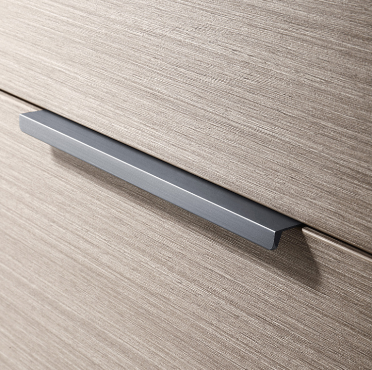 Möbelgriff Lonia – Kantengriff im Industrial-, Loft-, Modern- und Skandi-Stil in Schwarz, Grau, gebürstetem Gold und Champagnergold. Größen 96, 128, 160, 192, 224 und 800 mm – egriffe.at