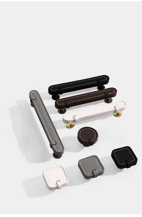 Möbelgriff Museo – dekorativer Ledergriff mit runden und quadratischen Knöpfen in Schwarz, Braun, Grau und Weiß. Als Knopf sowie in 96 und 128 mm erhältlich. Ideal für Küchen- und Badmöbel – egriffe.de