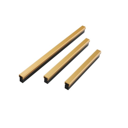 Möbelgriff Tulima – schwarzer linearer Griff mit goldener Front. Modern, erhältlich in 96, 128, 160, 192, 320, 546 und 960 mm – egriffe.de