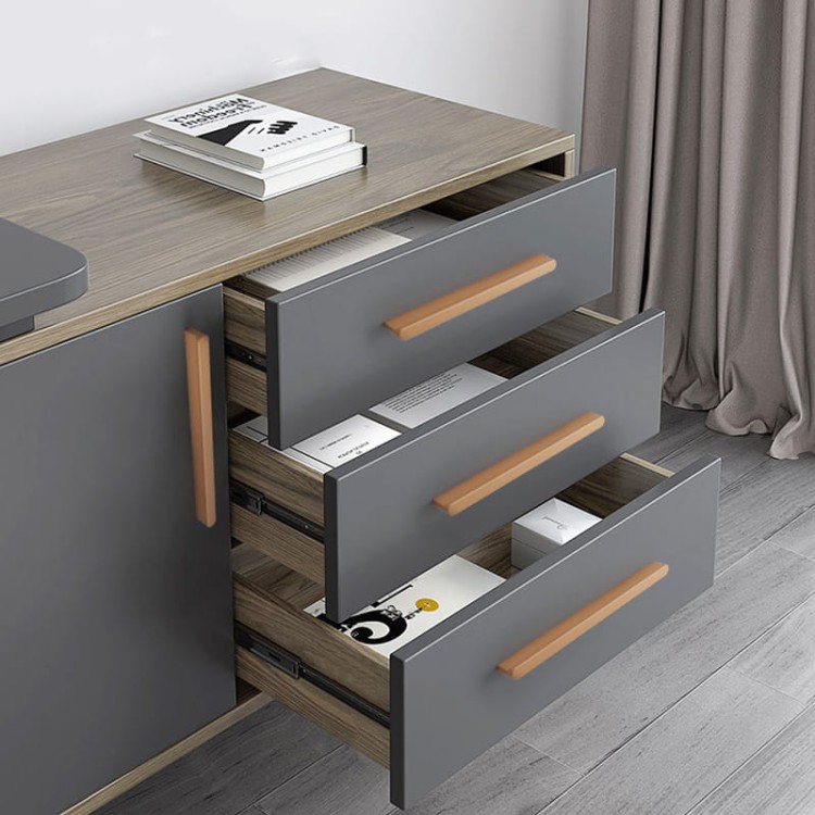 Möbelgriff Avalos – schlichter linearer Griff in Schwarz oder gebürstetem Gold. Modern, erhältlich in 96, 128, 160, 320, 546 und 960 mm – egriffe.de