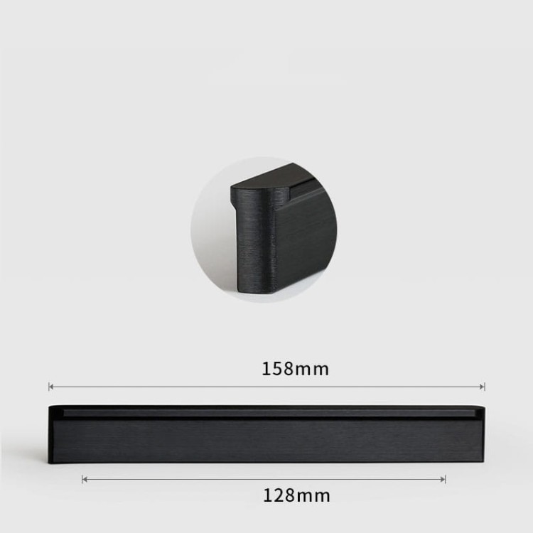 Möbelgriff Avalos – schlichter linearer Griff in Schwarz oder gebürstetem Gold. Modern, erhältlich in 96, 128, 160, 320, 546 und 960 mm – egriffe.de