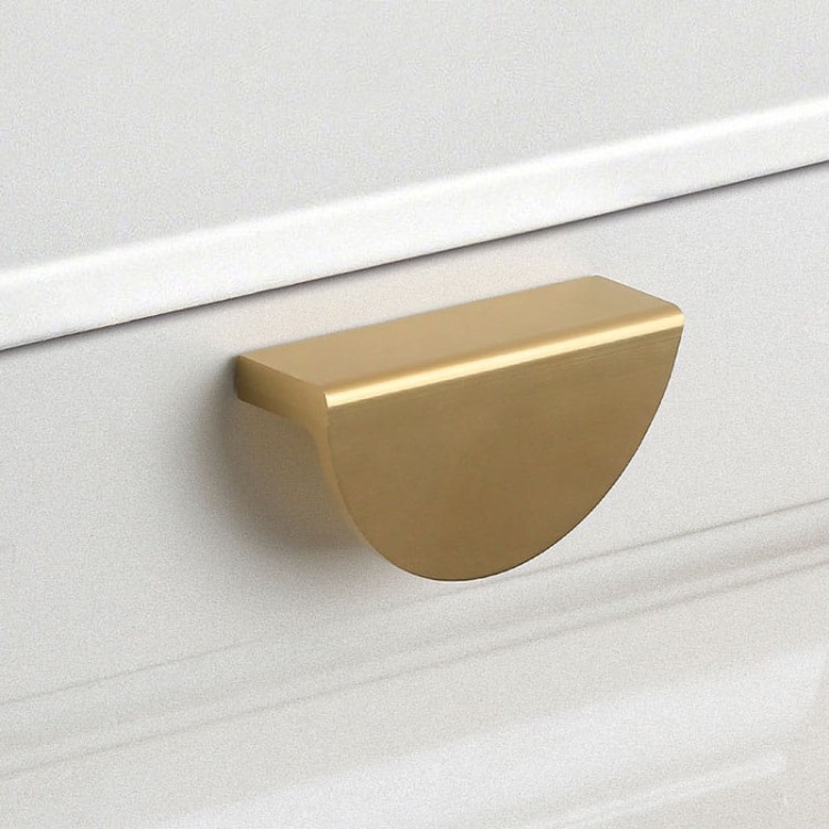 Möbelgriff Gozo – halbrunder dekorativer Griff in Gold, Champagner und Schwarz, erhältlich in 78 mm und 95 mm – egriffe.de