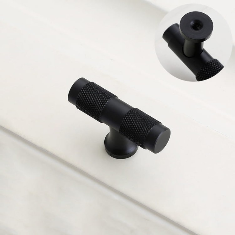 Möbelgriff Montana Schwarz/Gold – gerändelter T-Bar-Griff im Industrial-Stil, erhältlich in 128 mm und 160 mm – egriffe.de