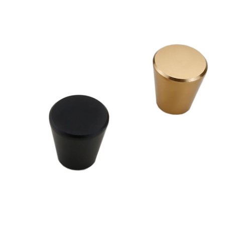 Möbelknopf Claro – moderner minimalistischer Knopf in gebürstetem Gold oder Schwarz, für Schränke, Kommoden, Schubladen sowie Küchen- und Badmöbel – egriffe.at