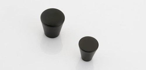 Möbelknopf Claro – moderner minimalistischer Knopf in gebürstetem Gold oder Schwarz, für Schränke, Kommoden, Schubladen sowie Küchen- und Badmöbel – egriffe.at