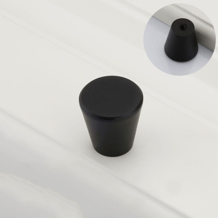 Möbelknopf Claro – moderner minimalistischer Knopf in gebürstetem Gold oder Schwarz, für Schränke, Kommoden, Schubladen sowie Küchen- und Badmöbel – egriffe.at