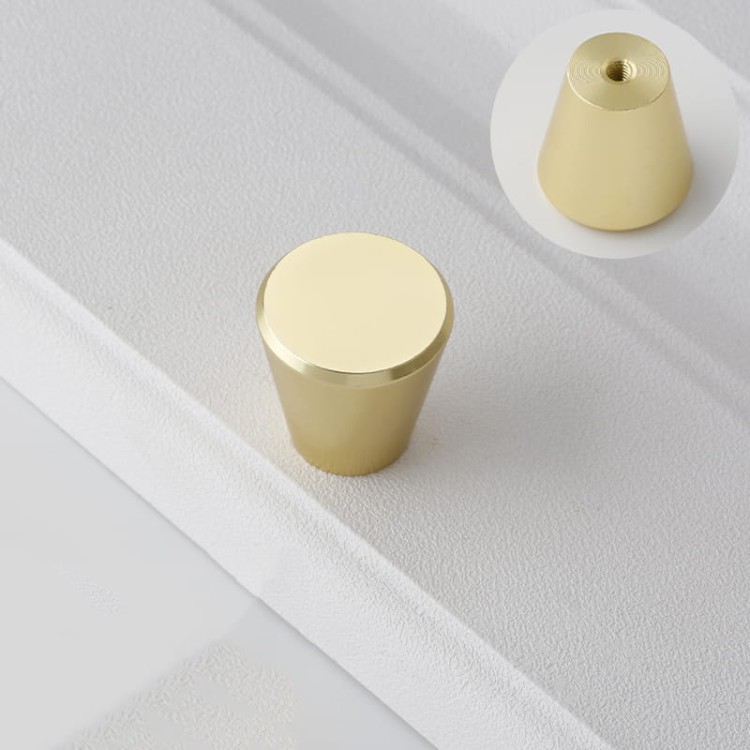Möbelknopf Claro – moderner minimalistischer Knopf in gebürstetem Gold oder Schwarz, für Schränke, Kommoden, Schubladen sowie Küchen- und Badmöbel – egriffe.de
