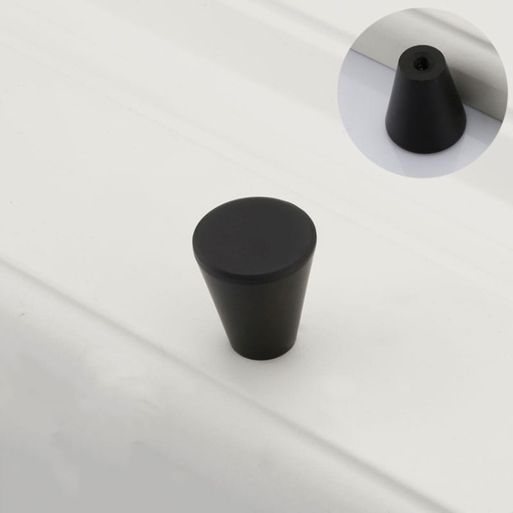 Möbelknopf Claro – moderner minimalistischer Knopf in gebürstetem Gold oder Schwarz, für Schränke, Kommoden, Schubladen sowie Küchen- und Badmöbel – egriffe.de