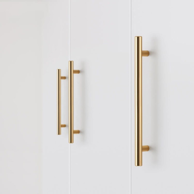 Möbelgriff Uno – T-Bar-Griff mit rundem Profil in Schwarz und gebürstetem Gold. Erhältlich als T-Bar-Knopf sowie in 96, 128, 160, 256, 512 und 850 mm – egriffe.de
