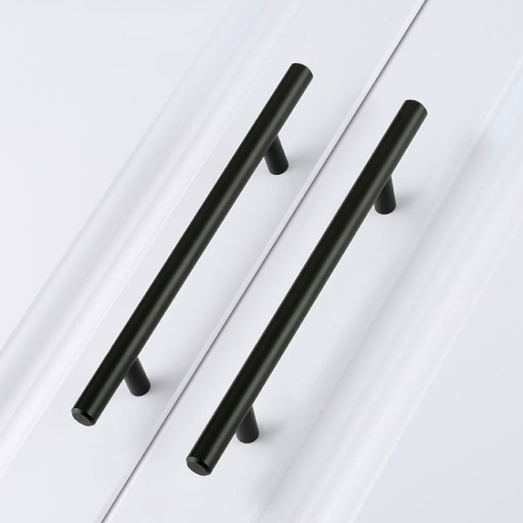 Möbelgriff Uno – T-Bar-Griff mit rundem Profil in Schwarz und gebürstetem Gold. Erhältlich als T-Bar-Knopf sowie in 96, 128, 160, 256, 512 und 850 mm – egriffe.de