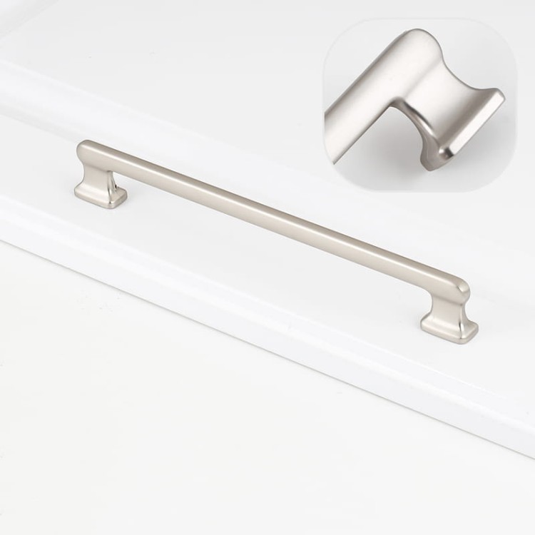 Möbelgriff Maceo – moderner und klassischer Aufsatzgriff für Schränke und Schubladen in gebürstetem Gold, gebürstetem Nickel, Perlgrau und Schwarz. Größen 96, 128, 160 und 192 mm – egriffe.de.