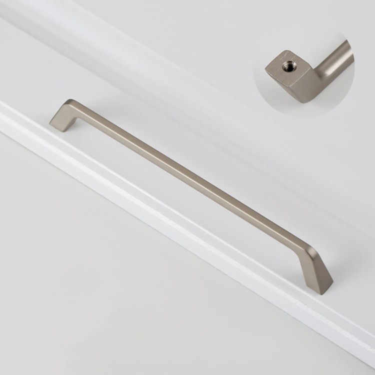 Möbelgriff Amarito – moderner Aufsatzgriff für Schränke und Schubladen in gebürstetem Gold, Schwarz, Perlgrau, gebürstetem Nickel, hellem Sandschwarz und Sandgold. Schlichter Küchengriff – egriffe.de.