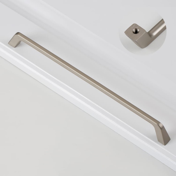 Möbelgriff Amarito – moderner Aufsatzgriff für Schränke und Schubladen in gebürstetem Gold, Schwarz, Perlgrau, gebürstetem Nickel, hellem Sandschwarz und Sandgold. Schlichter Küchengriff – egriffe.at.