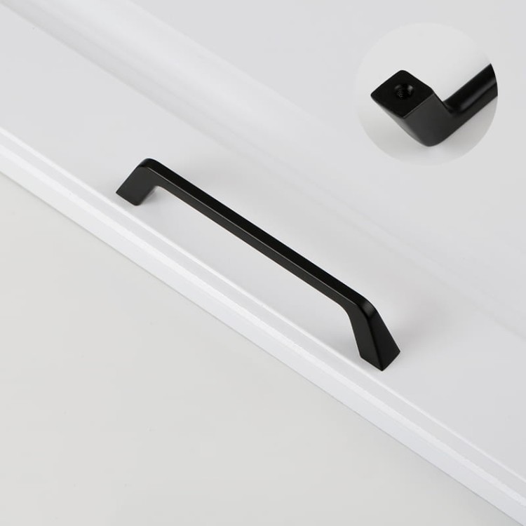 Möbelgriff Amarito – moderner Aufsatzgriff für Schränke und Schubladen in gebürstetem Gold, Schwarz, Perlgrau, gebürstetem Nickel, hellem Sandschwarz und Sandgold. Schlichter Küchengriff – egriffe.at.