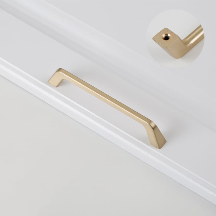 Möbelgriff Amarito – moderner Aufsatzgriff für Schränke und Schubladen in gebürstetem Gold, Schwarz, Perlgrau, gebürstetem Nickel, hellem Sandschwarz und Sandgold. Schlichter Küchengriff – egriffe.de.