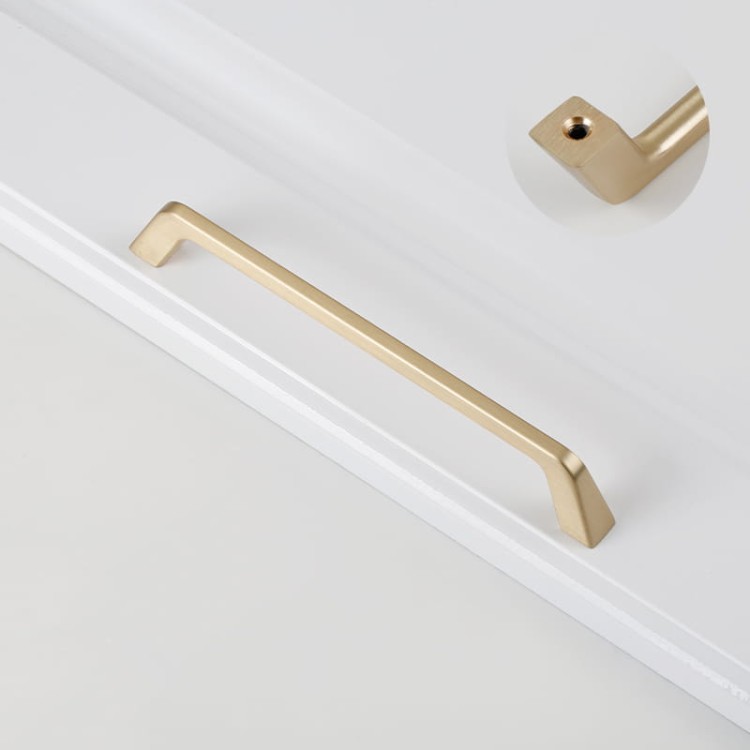 Möbelgriff Amarito – moderner Aufsatzgriff für Schränke und Schubladen in gebürstetem Gold, Schwarz, Perlgrau, gebürstetem Nickel, hellem Sandschwarz und Sandgold. Schlichter Küchengriff – egriffe.at.