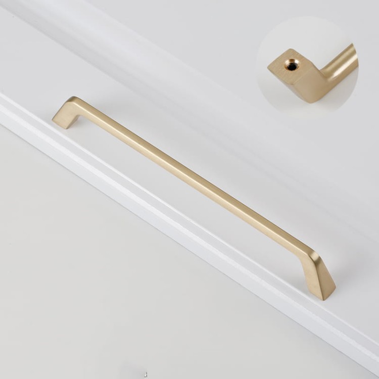 Möbelgriff Amarito – moderner Aufsatzgriff für Schränke und Schubladen in gebürstetem Gold, Schwarz, Perlgrau, gebürstetem Nickel, hellem Sandschwarz und Sandgold. Schlichter Küchengriff – egriffe.at.