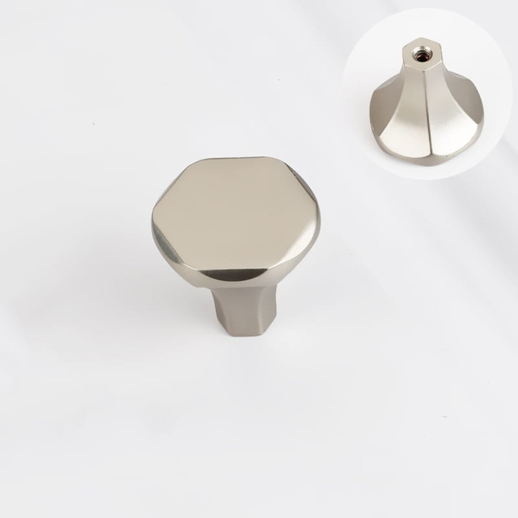 Möbelgriff Grillo – eleganter länglicher Griff und sechseckiger Knopf für Schränke und Schubladen in gebürstetem Gold, Schwarz, gebürstetem Nickel und Perlgrau – egriffe.de.
