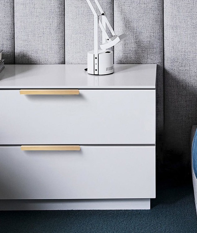 Möbelgriff Dimas – Kantengriff für Schränke und Schubladen in Schwarz, Weiß, Grau, Silber und gebürstetem Gold. Moderner Griff für Möbelfronten, erhältlich im Shop egriffe.de.