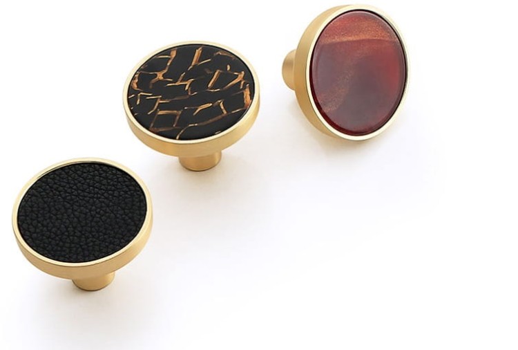 Möbelknopf Santa – farbige runde Knöpfe mit goldenem Rand für Schränke und Kommoden, dekorative Möbelgriffe, erhältlich im Shop egriffe.at