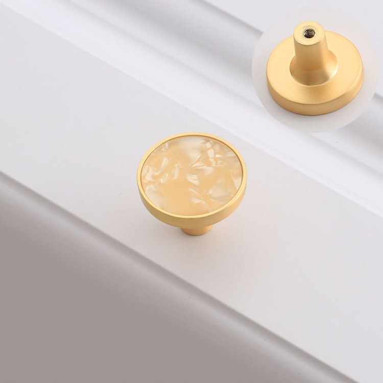 Möbelknopf Santa – farbige runde Knöpfe mit goldenem Rand für Schränke und Kommoden, dekorative Möbelgriffe, erhältlich im Shop egriffe.at