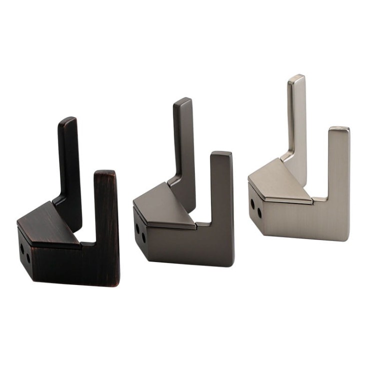 Wandhaken Martin – moderner doppelter Wandhaken für Bad und Flur, Aluminiumhaken in Schwarz, Mattbraun, gebürstetem Nickel, Perlgrau, gebürstetem Gold und ORB, erhältlich im Shop egriffe.de.
