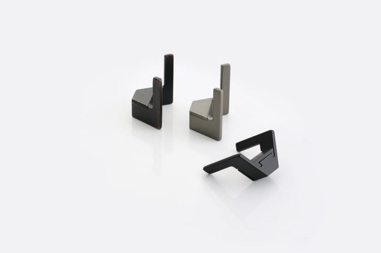 Wandhaken Martin – moderner doppelter Wandhaken für Bad und Flur, Aluminiumhaken in Schwarz, Mattbraun, gebürstetem Nickel, Perlgrau, gebürstetem Gold und ORB, erhältlich im Shop egriffe.at