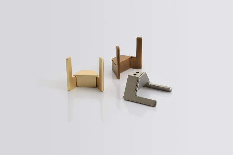 Wandhaken Martin – moderner doppelter Wandhaken für Bad und Flur, Aluminiumhaken in Schwarz, Mattbraun, gebürstetem Nickel, Perlgrau, gebürstetem Gold und ORB, erhältlich im Shop egriffe.de.