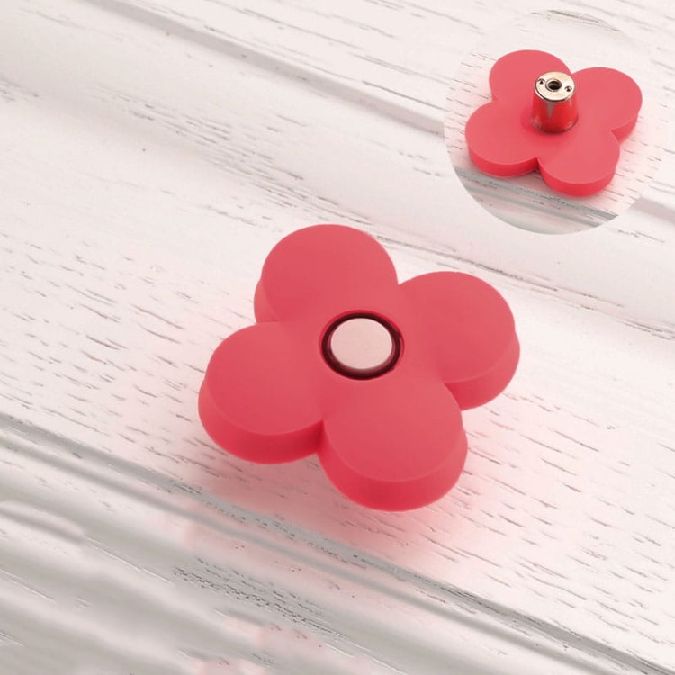 Kinder-Möbelgriff Flor – farbige blumenförmige Griffe in Rot, Gelb und Rosa für Schränke und Schubladen im Kinderzimmer, erhältlich im Shop egriffe.at