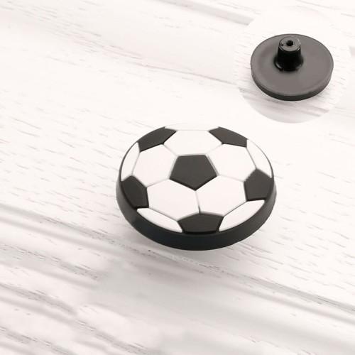 Kinder-Möbelgriff Football – Möbelknopf in Form eines Fußballs für Schränke und Kommoden im Kinderzimmer, erhältlich im Shop egriffe.de.
