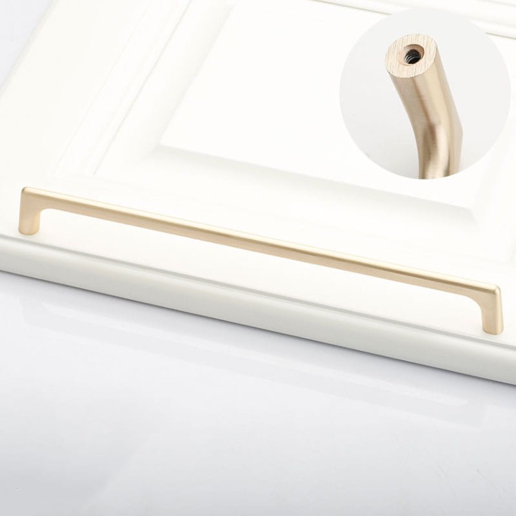 Möbelgriff Loma – schlichter Griff und runder Knopf in gebürstetem Gold, Größe 320 mm, für Schränke und Schubladen, erhältlich im Shop egriffe.de.