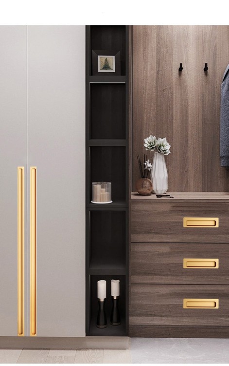 Möbelgriff Olivos – länglicher eingelassener Griff für Schränke und Schubladen in Gold und Schwarz, erhältlich im Shop egriffe.de.