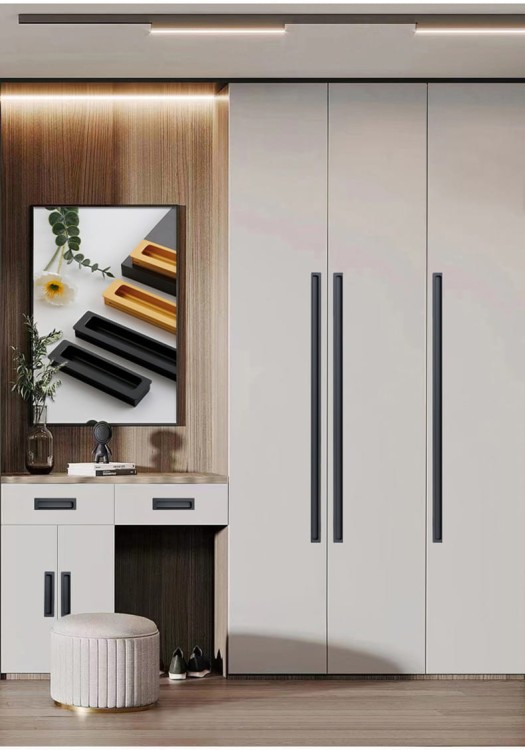 Möbelgriff Olivos – länglicher eingelassener Griff für Schränke und Schubladen in Gold und Schwarz, erhältlich im Shop egriffe.de.