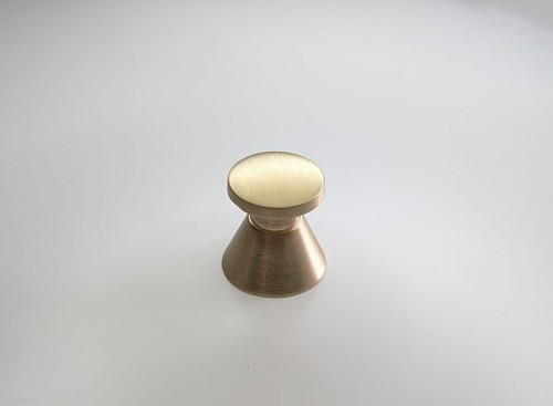 Möbelgriff Palomo – goldener Griff und Knopf für Schränke und Schubladen, eleganter Griff für Möbelfronten, erhältlich im Shop egriffe.at