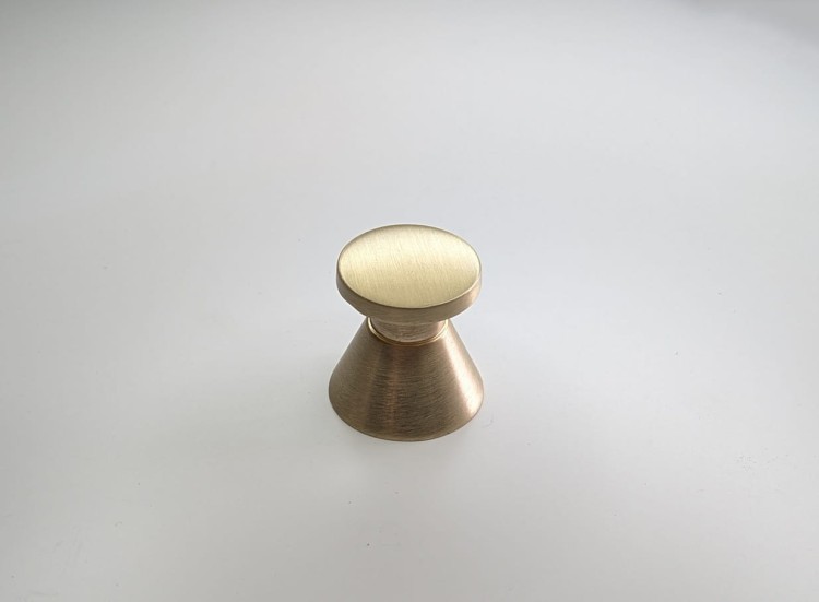 Möbelgriff Palomo – goldener Griff und Knopf für Schränke und Schubladen, eleganter Griff für Möbelfronten, erhältlich im Shop egriffe.at