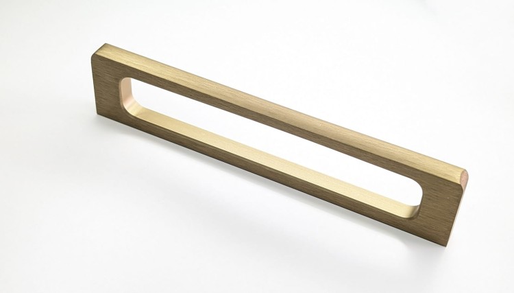 Möbelgriff Barra – moderner durchbrochener Griff in gebürstetem Kaffeegold, Grau und Schwarz. Größen 96, 128 und 160 mm, für Küchen- und Badmöbel, Schränke und Kommoden – egriffe.at