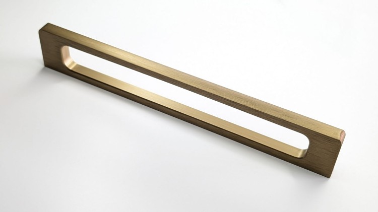 Möbelgriff Barra – moderner durchbrochener Griff in gebürstetem Kaffeegold, Grau und Schwarz. Größen 96, 128 und 160 mm, für Küchen- und Badmöbel, Schränke und Kommoden – egriffe.de