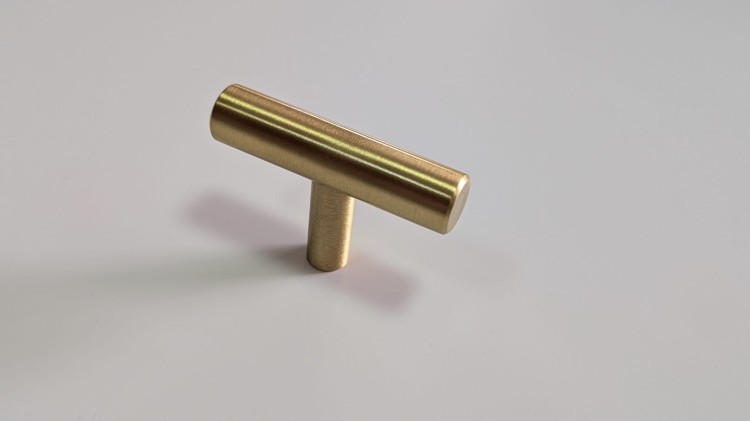 Möbelgriff Poza – T-Bar-Griff in Schwarz oder Gold, im industriellen und modernen Stil. Ideal für Küchenmöbel, Schubladen und Kommoden, erhältlich als T-Bar sowie in 96, 128 und 160 mm – egriffe.de