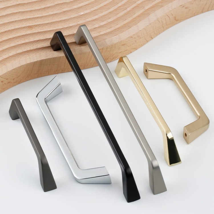 Möbelgriff Amarito – moderner Aufsatzgriff für Schränke und Schubladen in gebürstetem Gold, Schwarz, Perlgrau, gebürstetem Nickel, hellem Sandschwarz und Sandgold. Schlichter Küchengriff – egriffe.de.